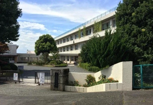 School building at Fujimidai Elementary School