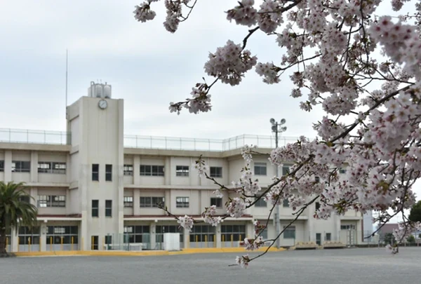 School building at Hiromi Elementary School
