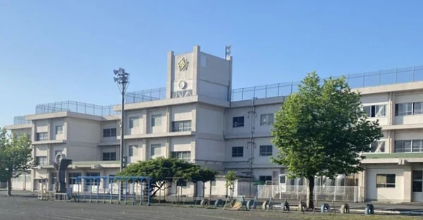 School building at Imaizumi Elementary School