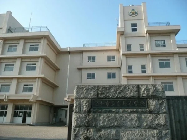 School building at Yoshiwara Elementary School